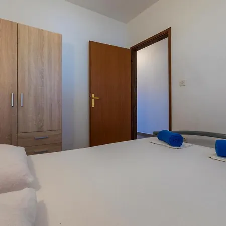 Apartman In 41207 *