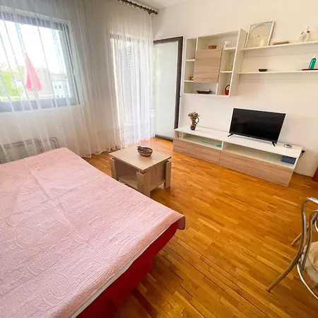 Apartman In 41207 *